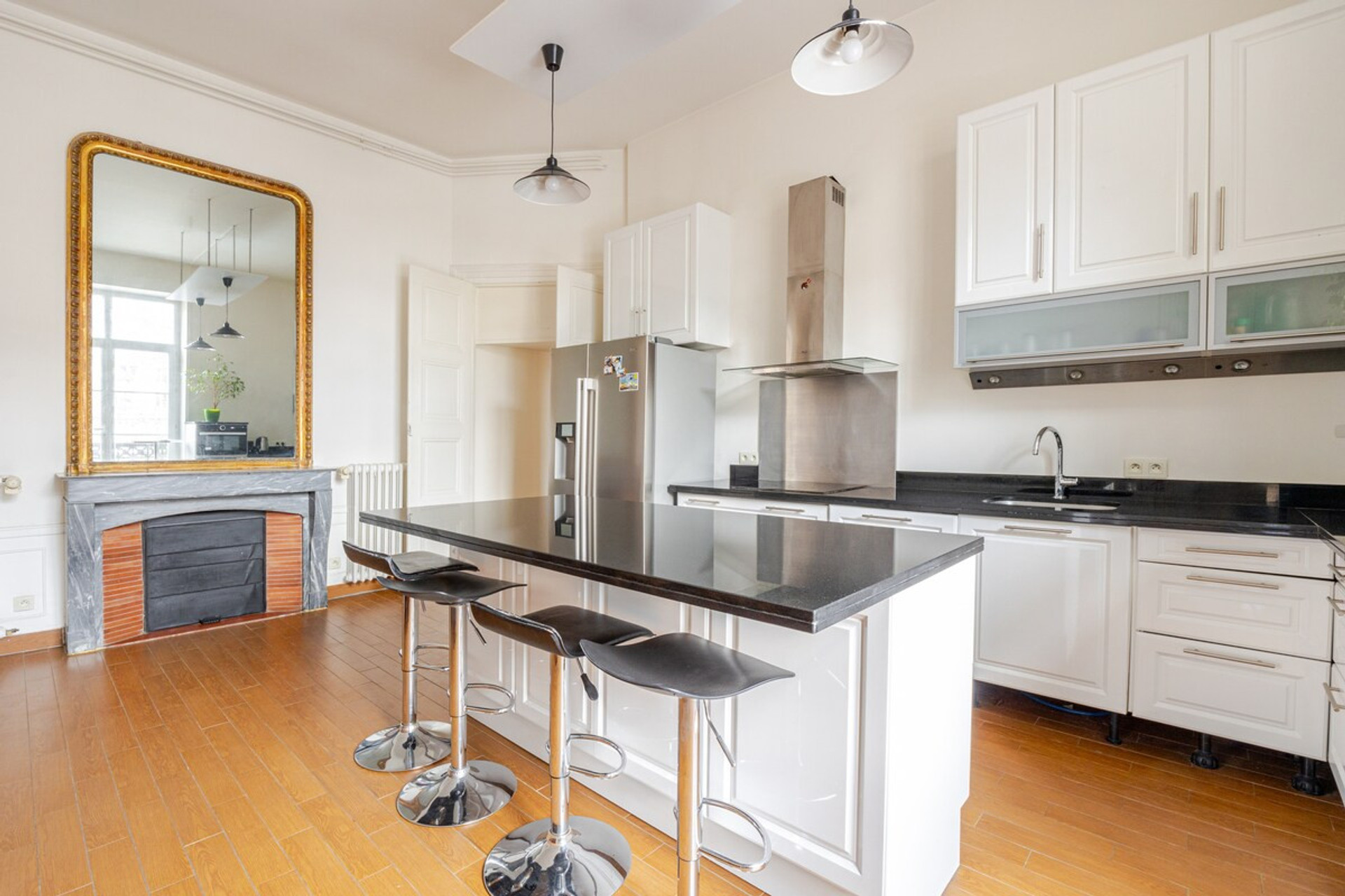 Full kitchen image 1