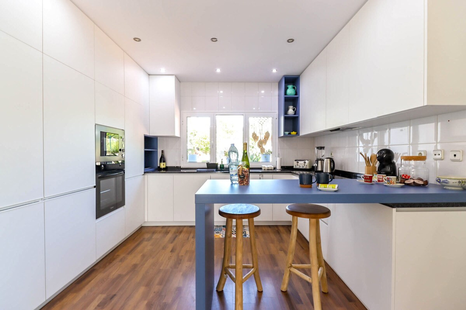 Full kitchen image 1