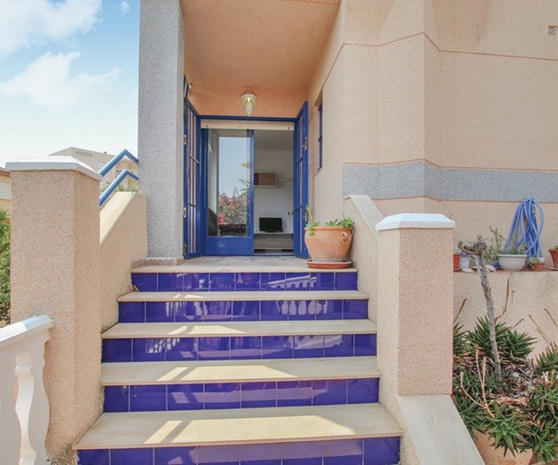 Entrance stairs with blue tiles