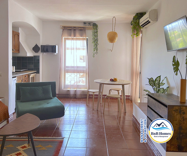 Cozy Studio with Pool - The Strip street & Beach