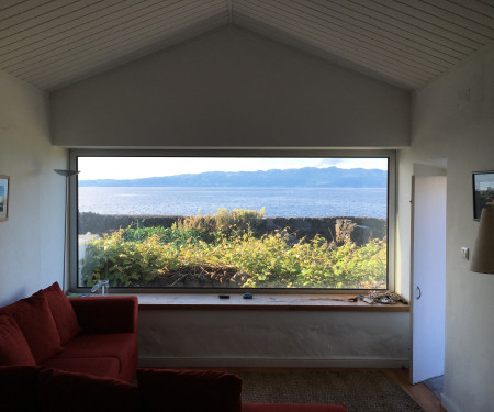 House on the seafront of the Pico island