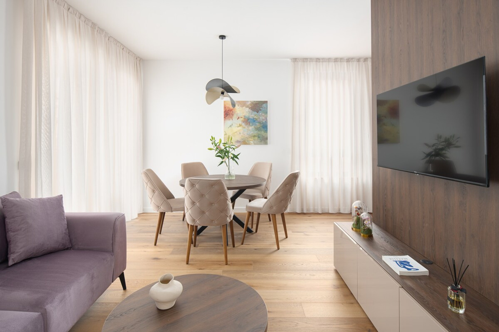 Dining area image 1