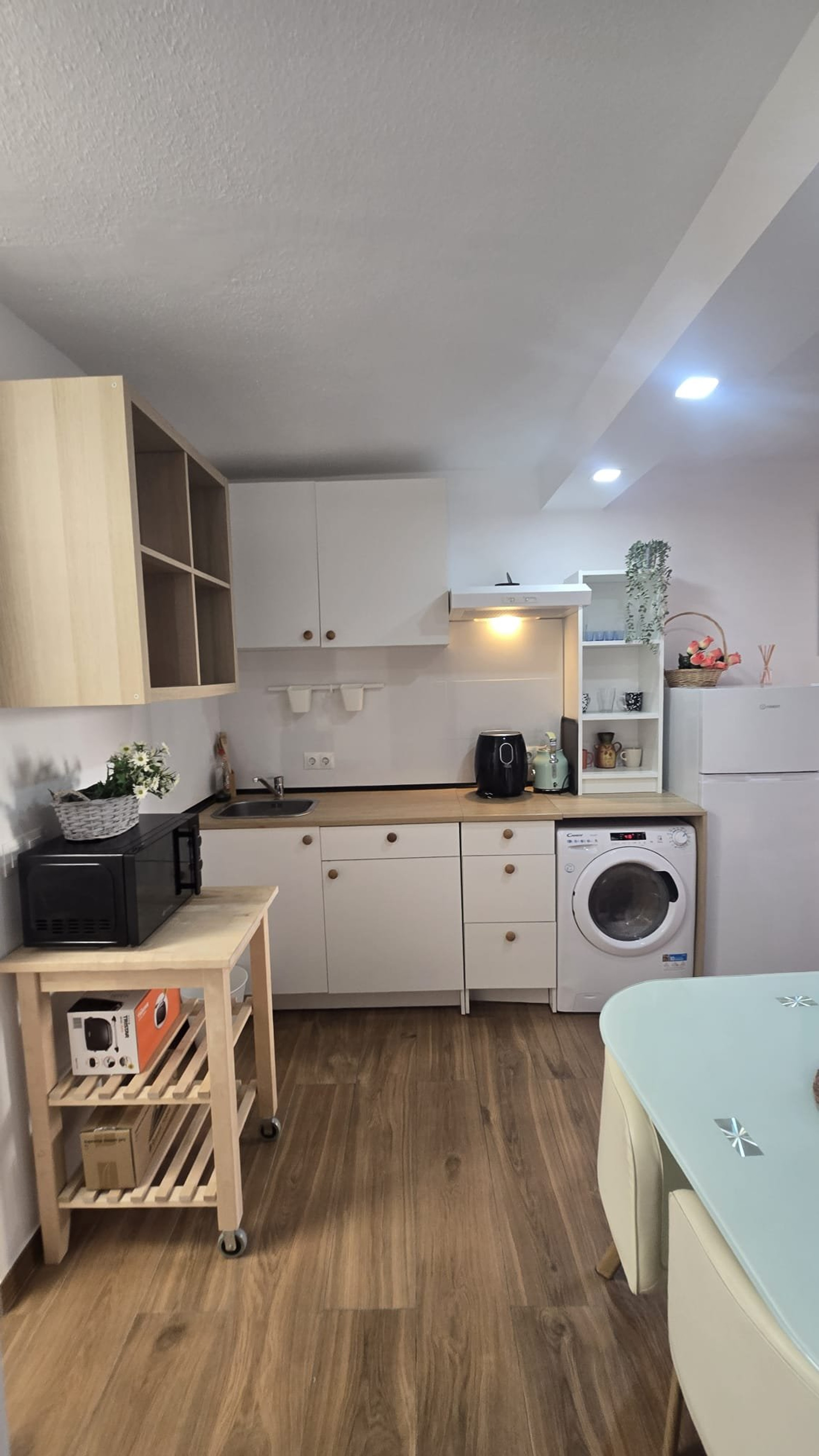 Kitchen with washer appliance