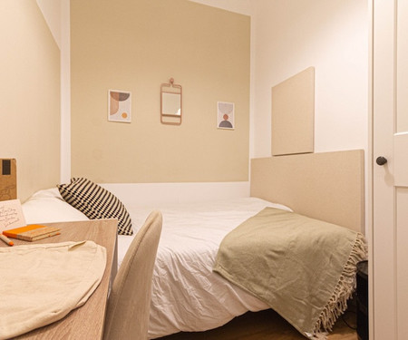 R0405- Room in Co-living Raval