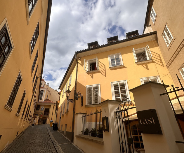 Pronájem, elegantní byt 3+kk (75 m²) s privátním p