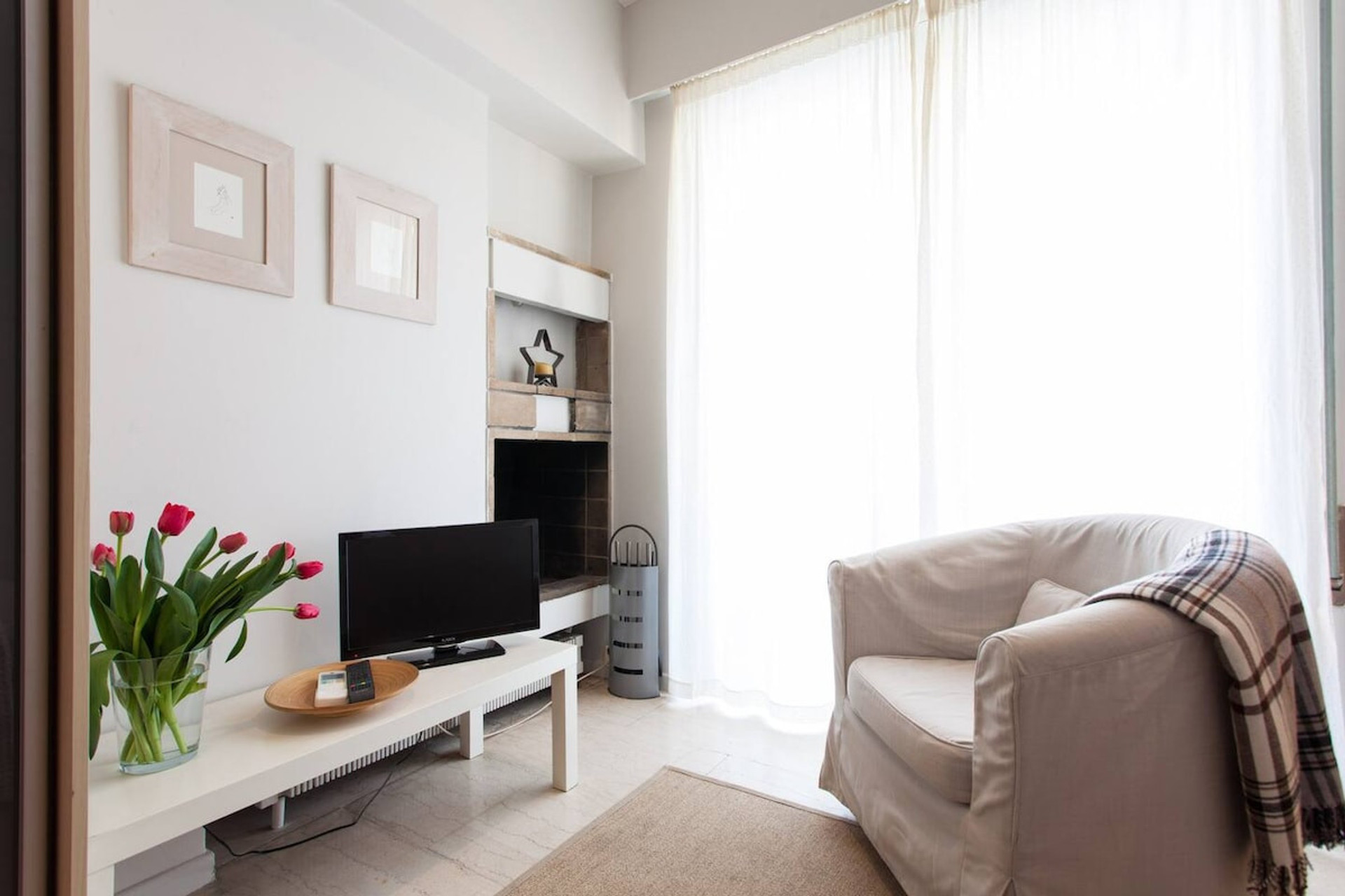 Living area & balcony door