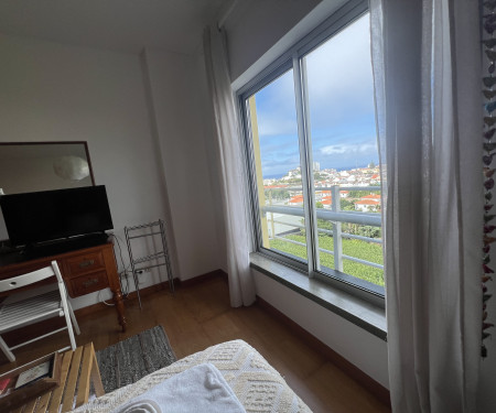 Room in residential area of ​​Ponta Delgada