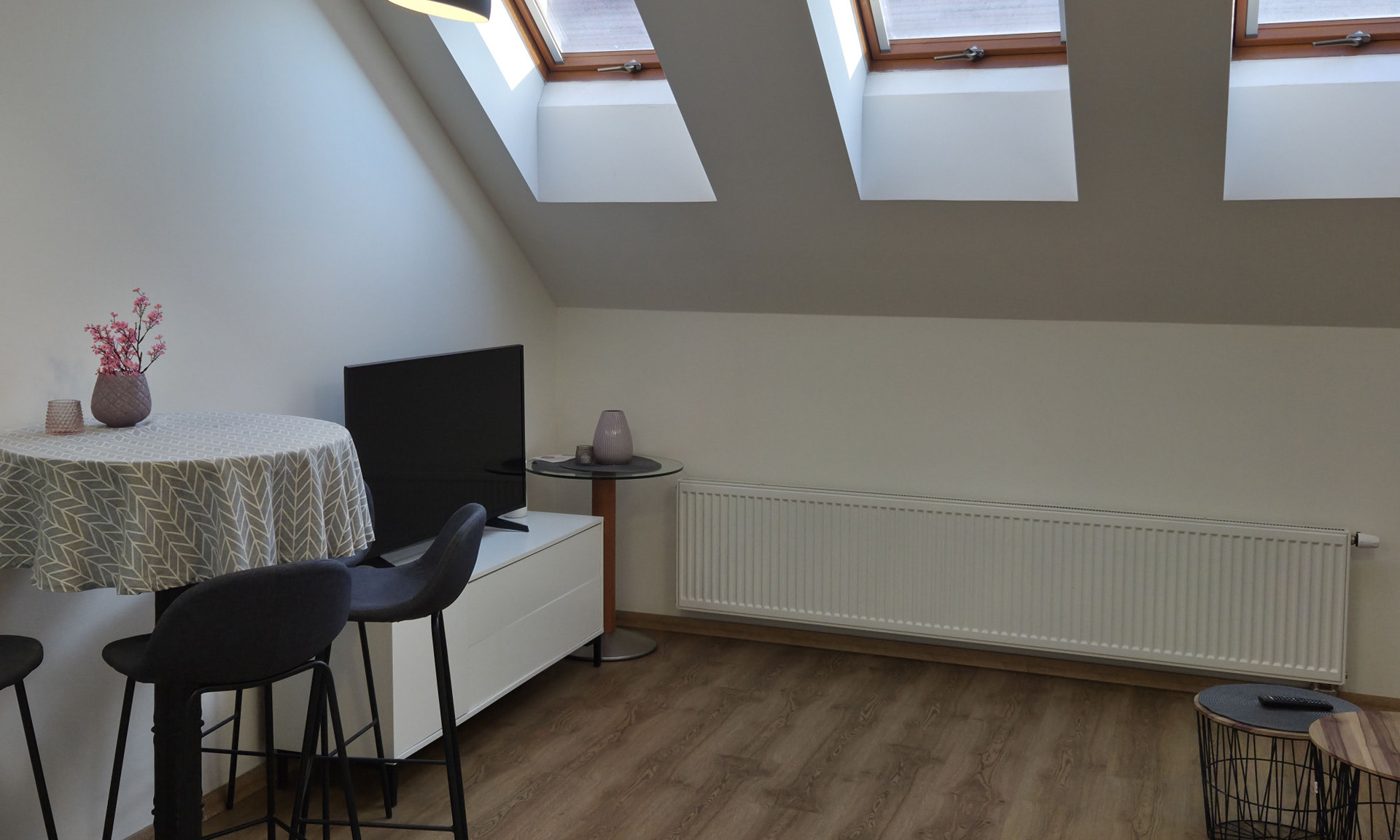Apartment 52