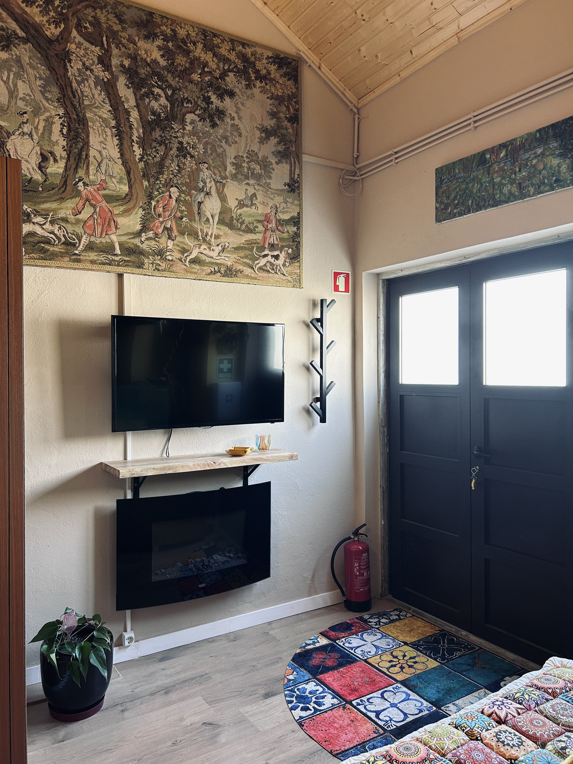 The entrance right near the tv and fireplace