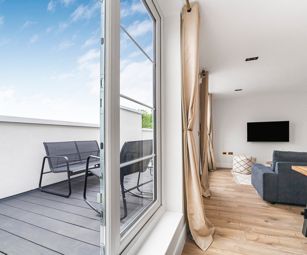 Lux 2BR Penthouse w/ Free Parking Terrace, Wembley