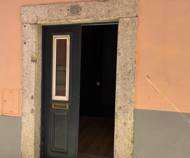 Charming studio inside Lisbon’s castle walls