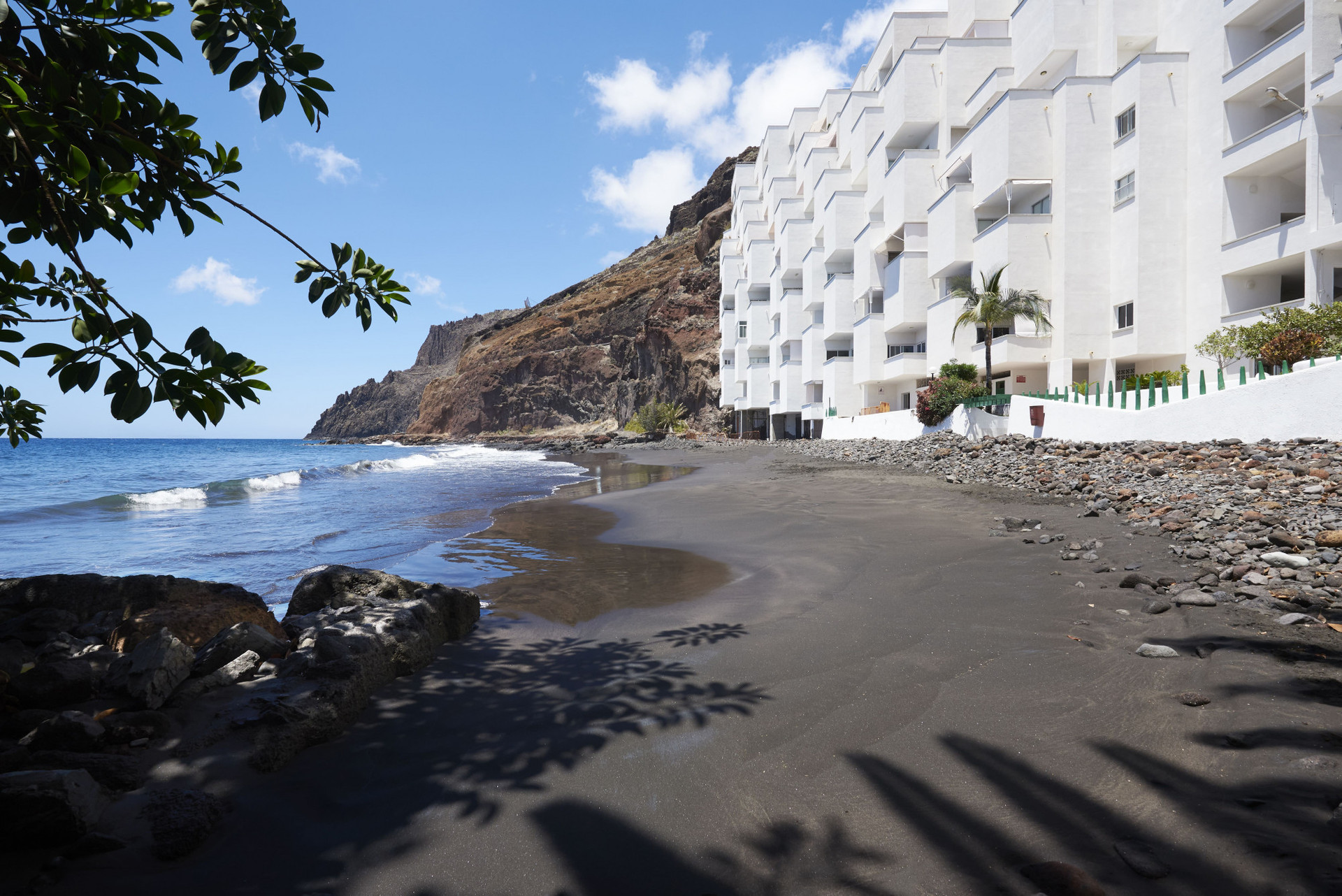 Playa arena volcánica