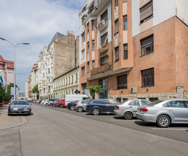 Cozy 2BR flat near Parliament