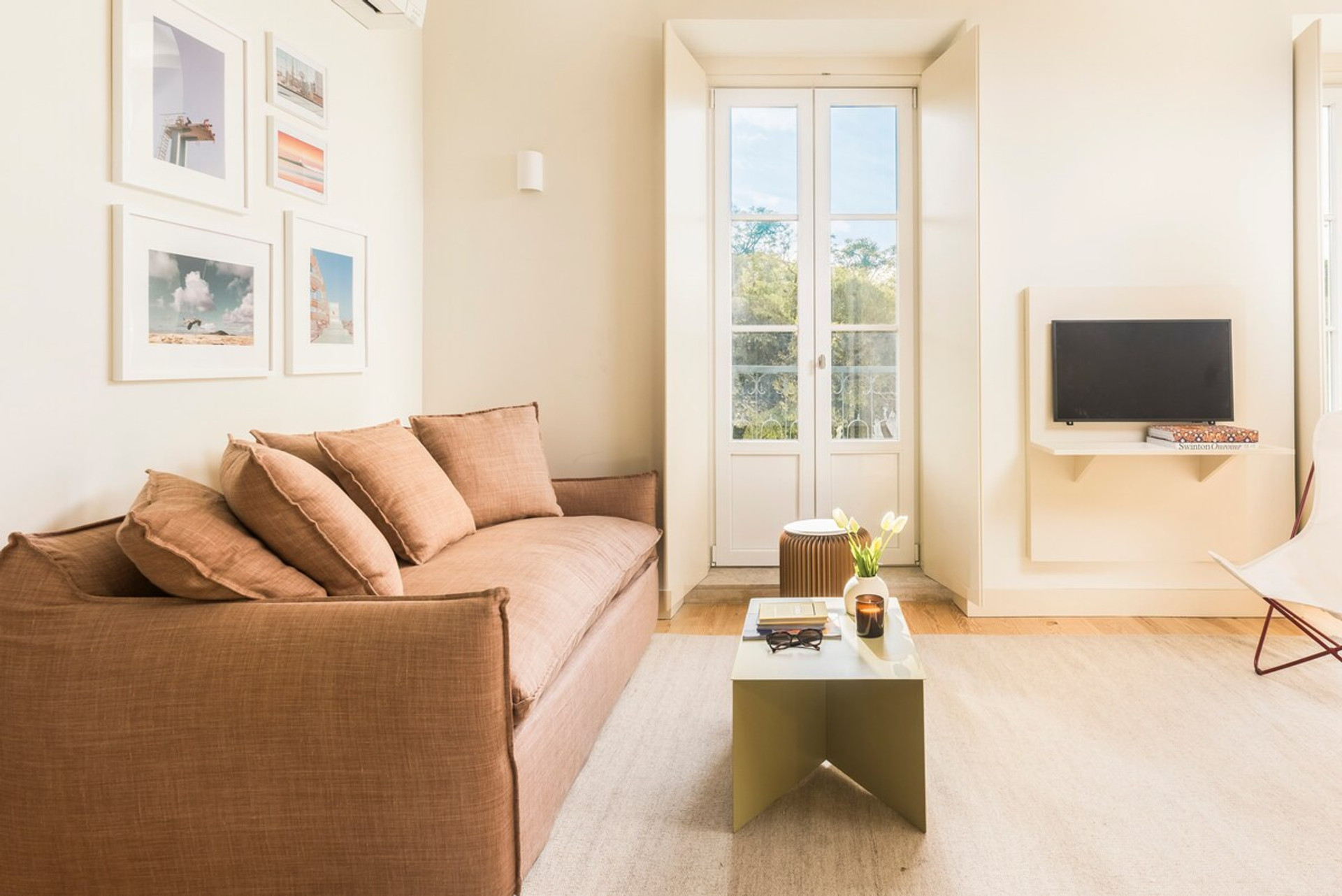 Relaxing seating area with modern décor and smart layout.