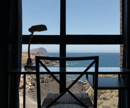 'El Mirador': sea views from the shore