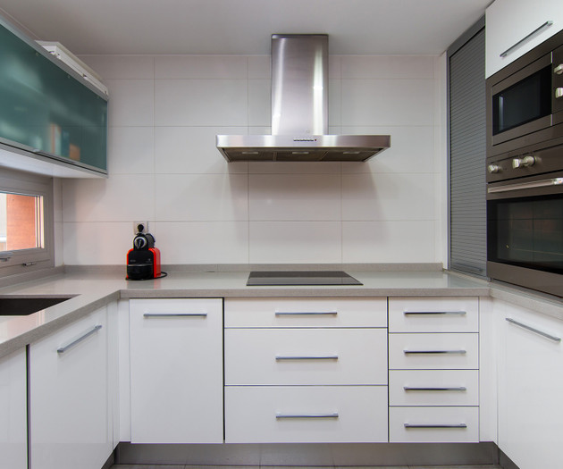 Full apartment conveniently located, 3+ months