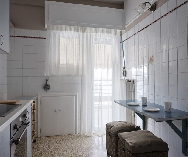The full equipped kitchen