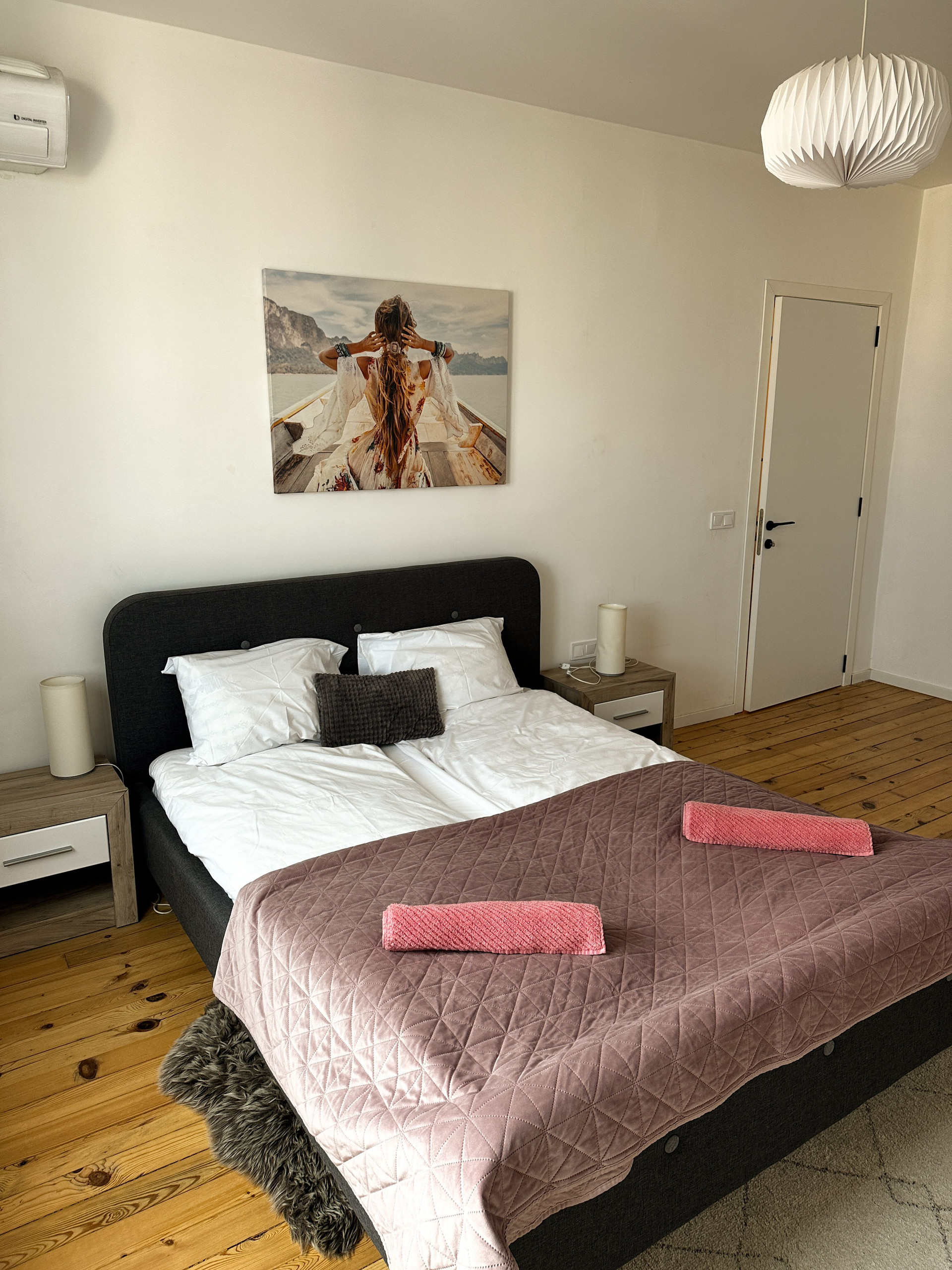 Second bedroom double bed pink