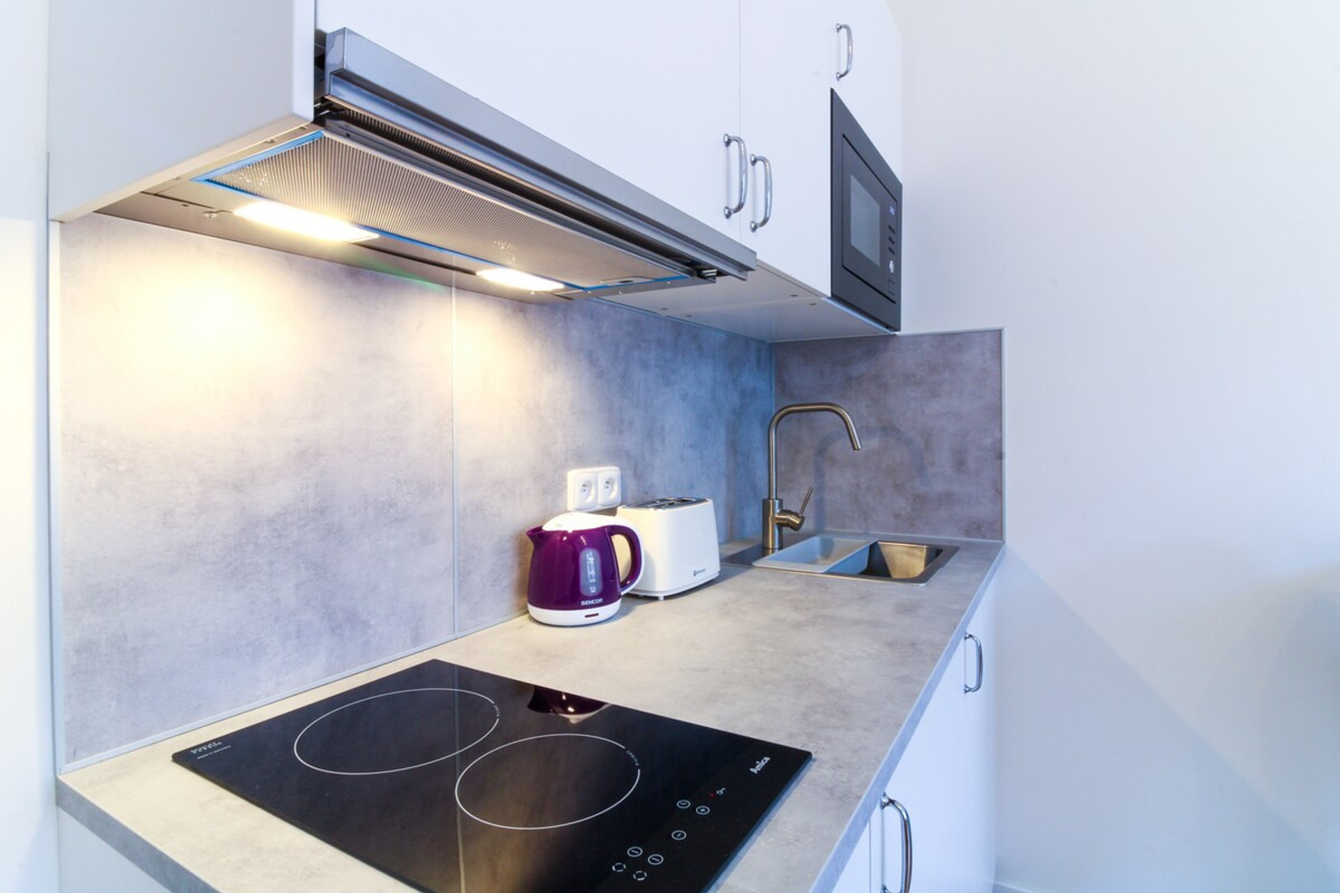 Full kitchen
