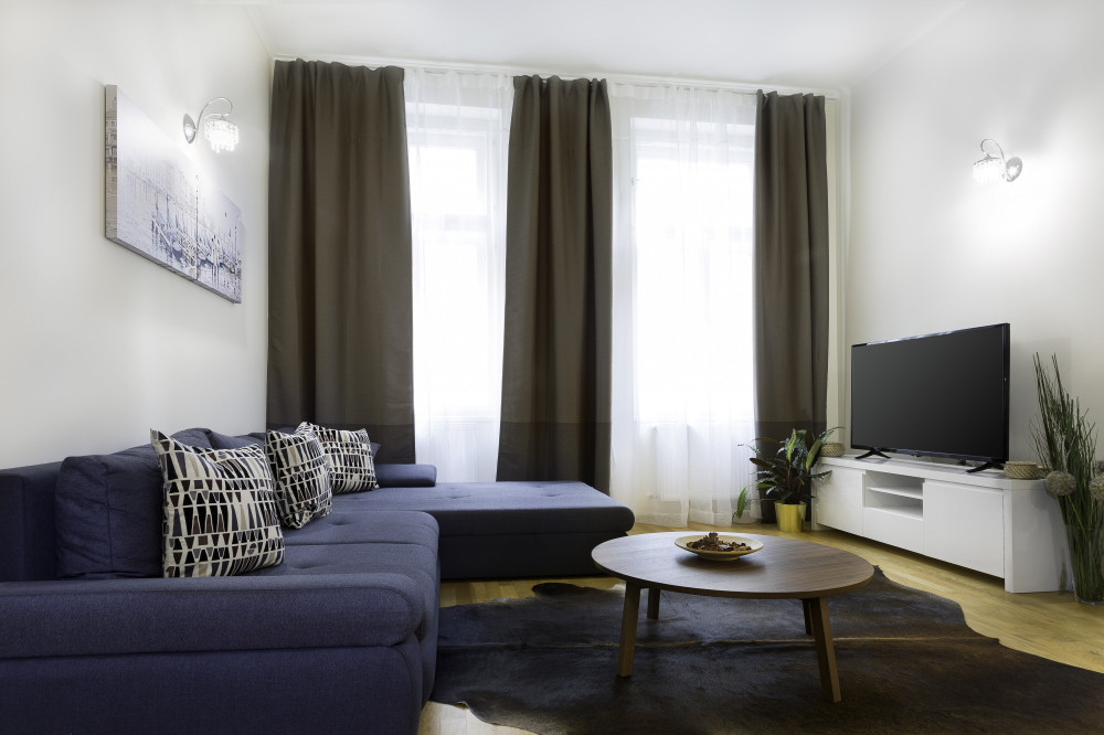 Apartment 2, Rumunska preview