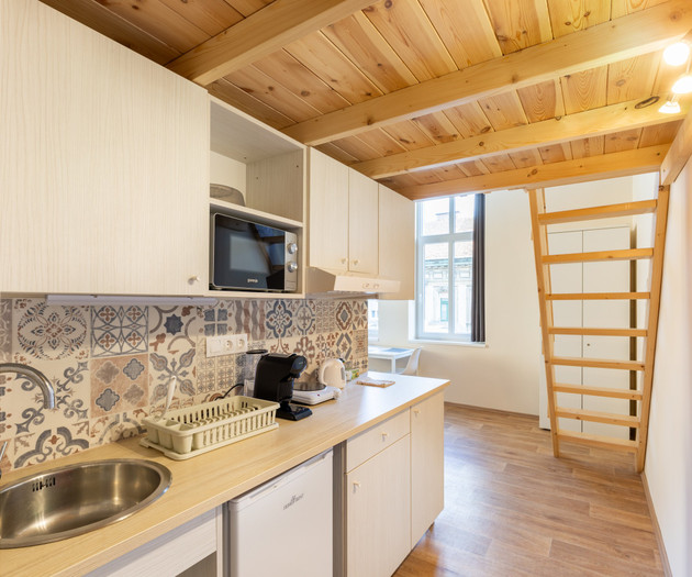 Mezzanine Studio with AC at Keleti (4)