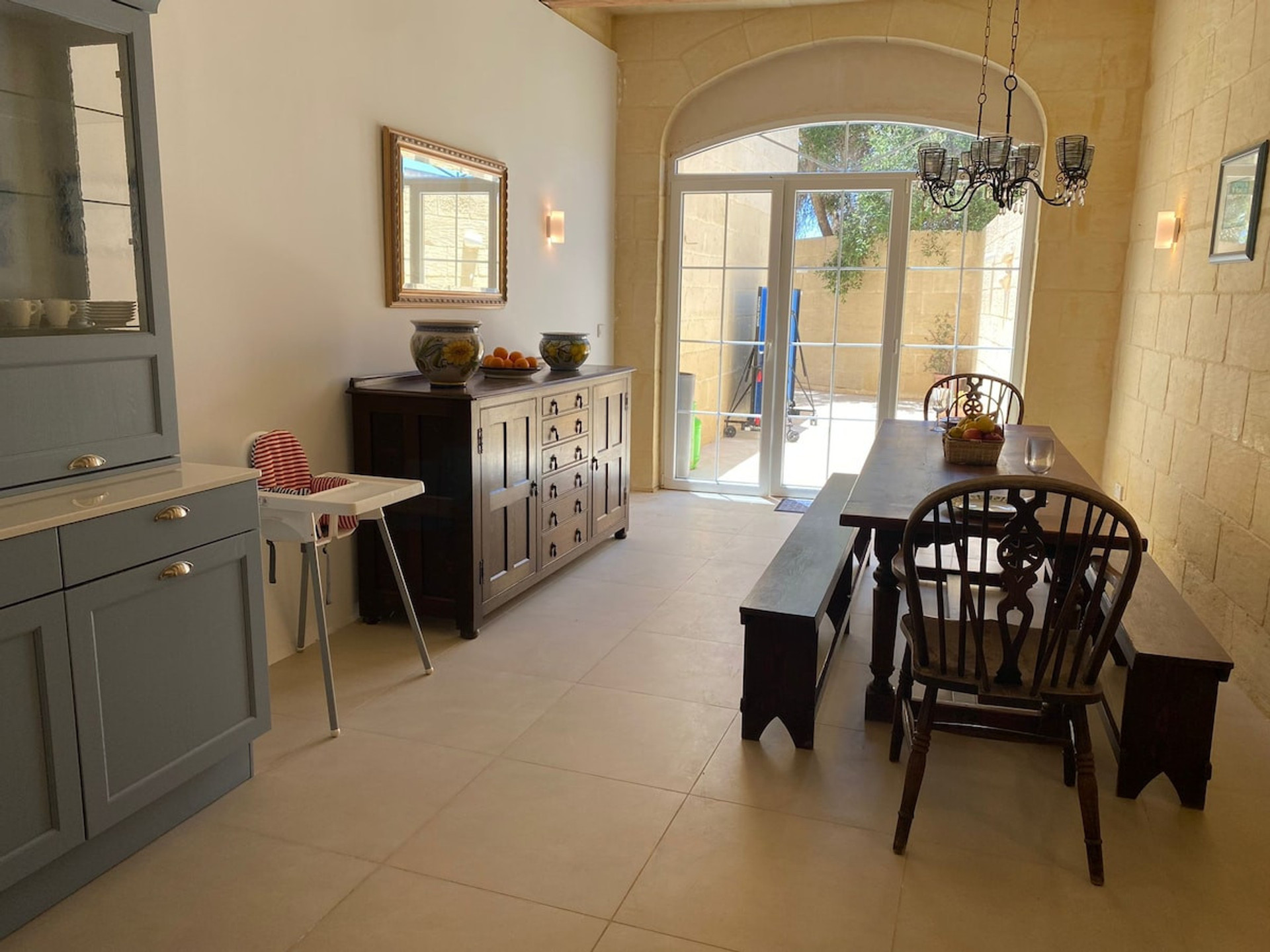 Full kitchen image 1