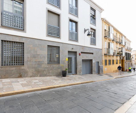 H2M Dos Aceras Quiet and Interior in Old Historic