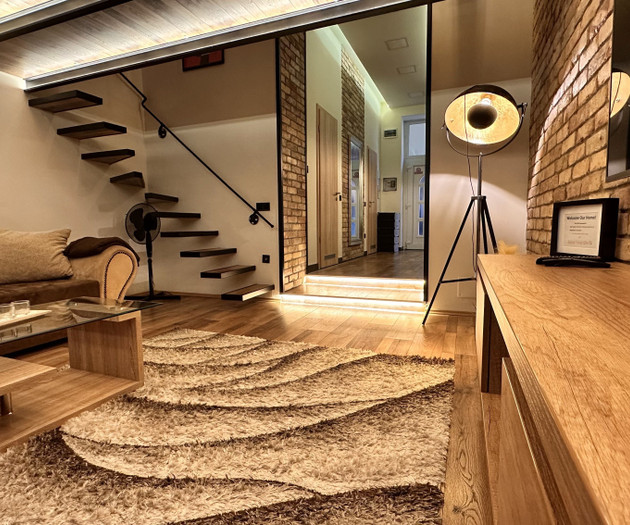 Ultra-Modern Loft Apartment with Gallery, Quiet Co