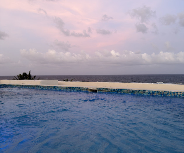 Luxury 2BR · Pool, AC & Fast WiFi