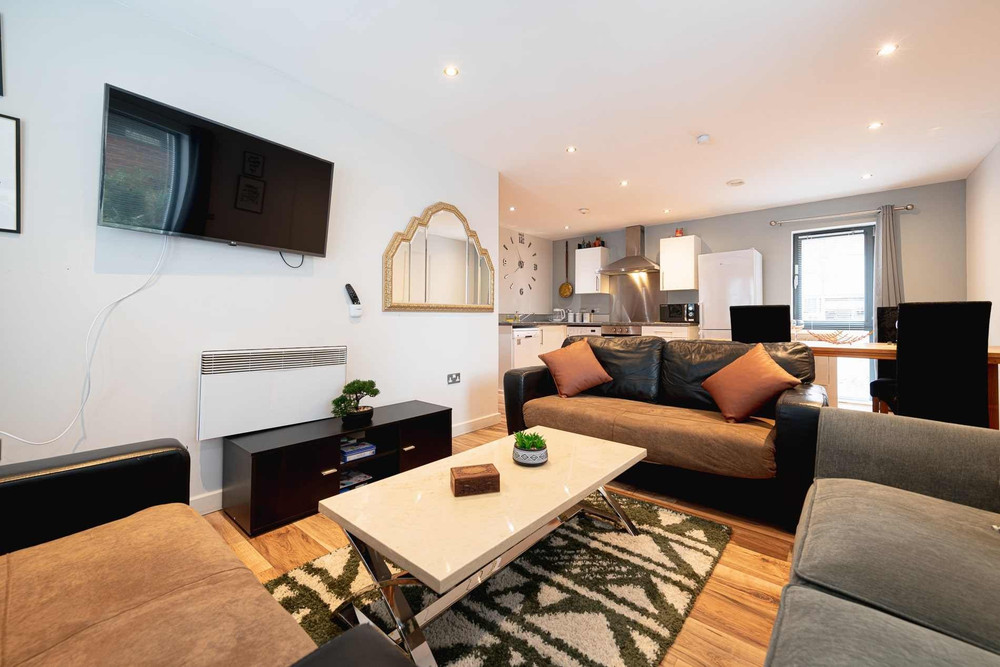 Step-Free Central Flat • Easy Check-In • Sleeps 4 preview