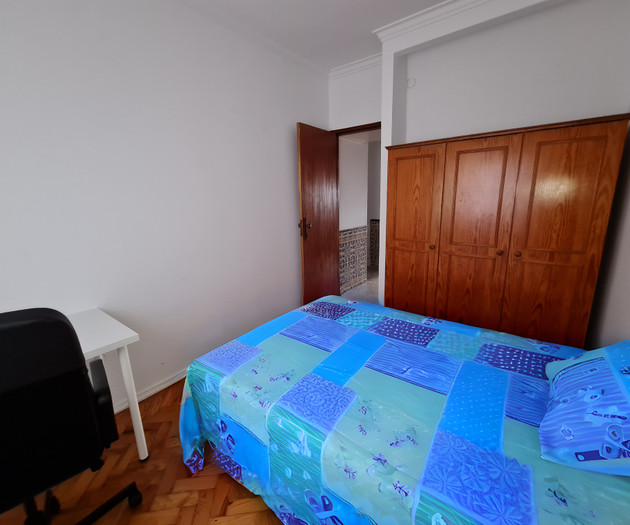 Private room for male only in Santa Apolónia
