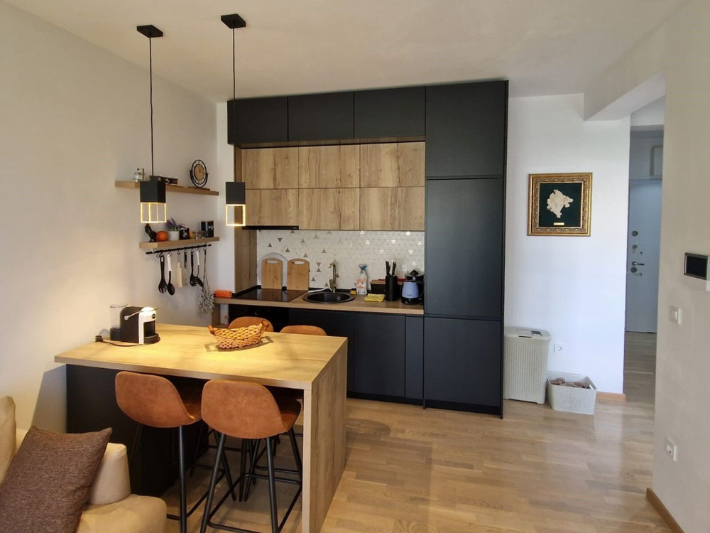 Prime location, cozy and in like-new condition. preview