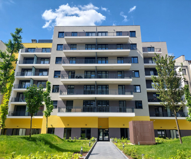 New Studio with FREE parking