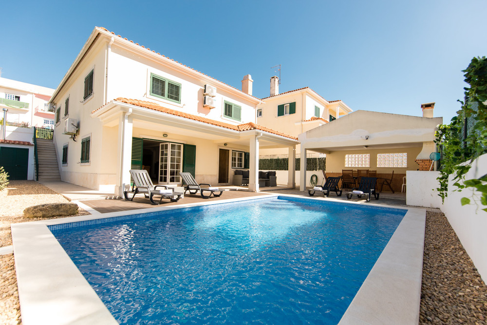 3-bedroom villa with air conditioning and swimming preview