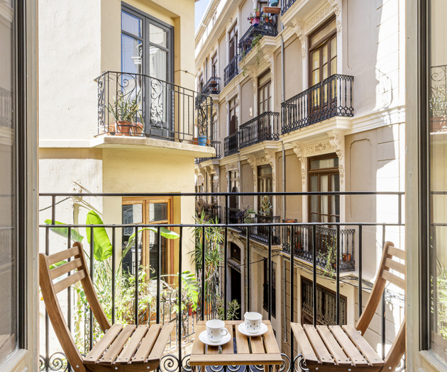 Super elegant, bright and centrally located