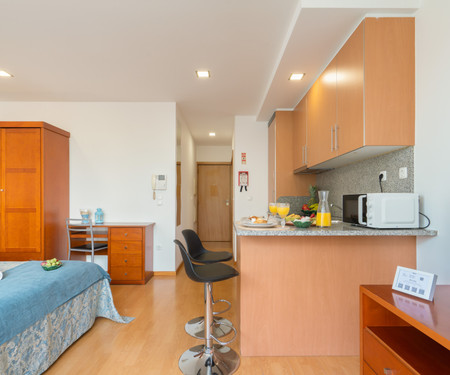 Central Roomy Flat | Terrace