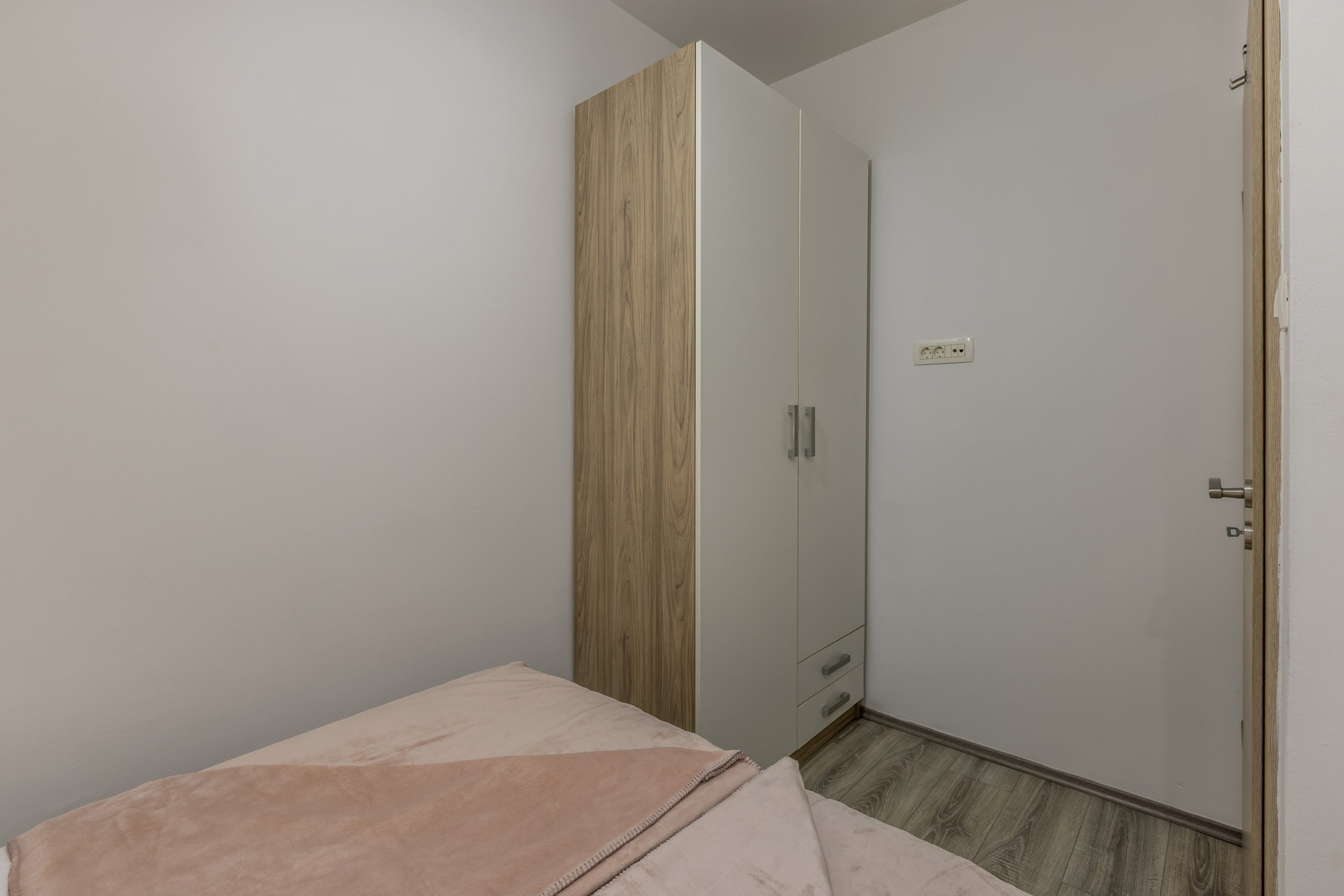 Bedroom with a double-size bed and a wardrobe.