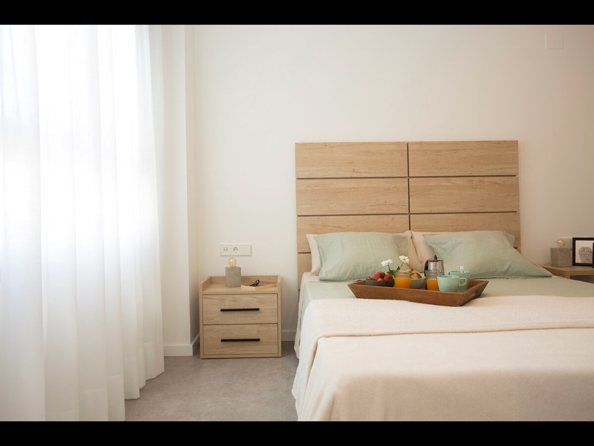Bedroom 1 image 2