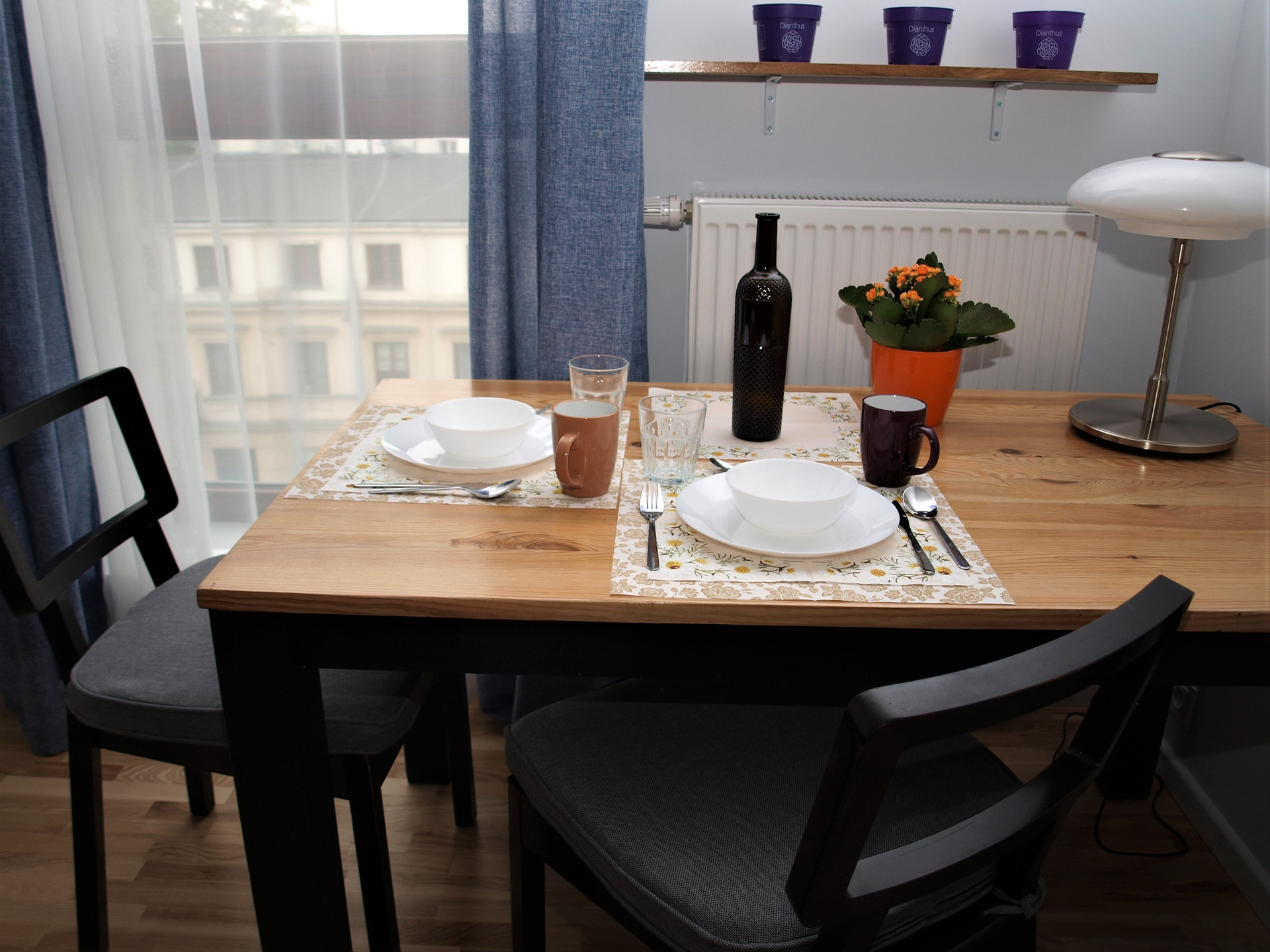 Living toom – convenient table for dining and work