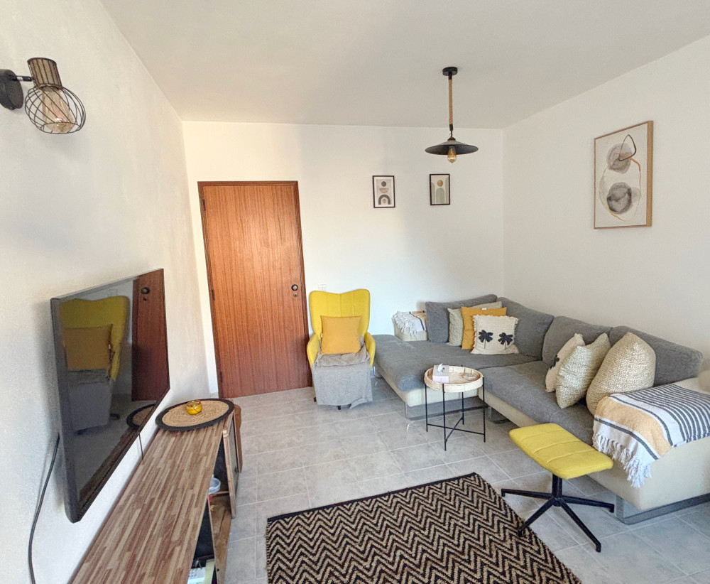Great location, clean bright 2 bedroom stay! preview
