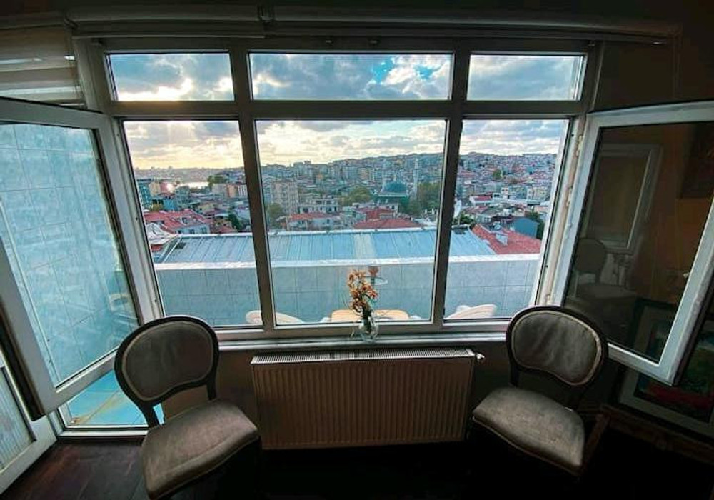 Beautiful Spacious Flat in Istanbul Beyoglu. View preview