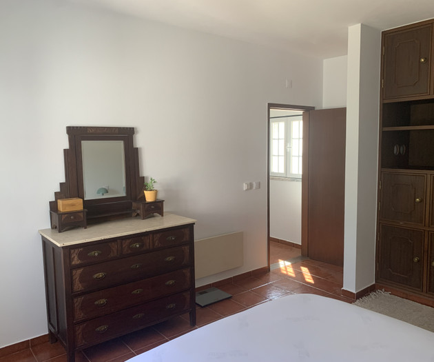 Furnished 1-Bedroom Retreat Near Óbidos | All-Incl