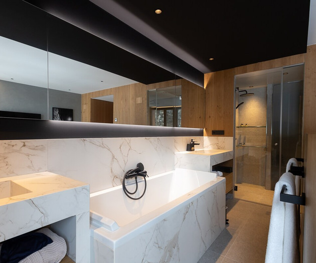 Elegant Penthouse | Spa, Parking & Views