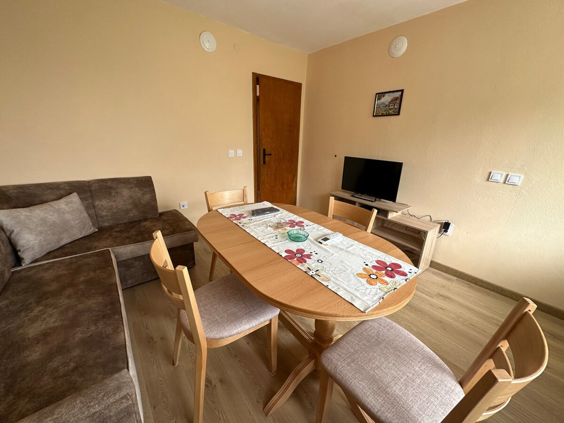 Living room image 2