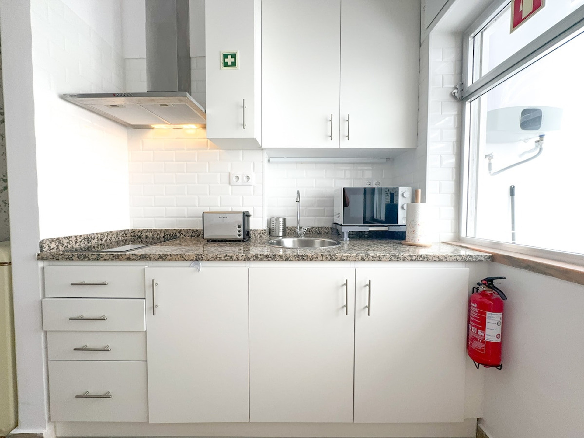 Full kitchen