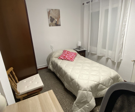 Students private room near UPC school in Terrassa