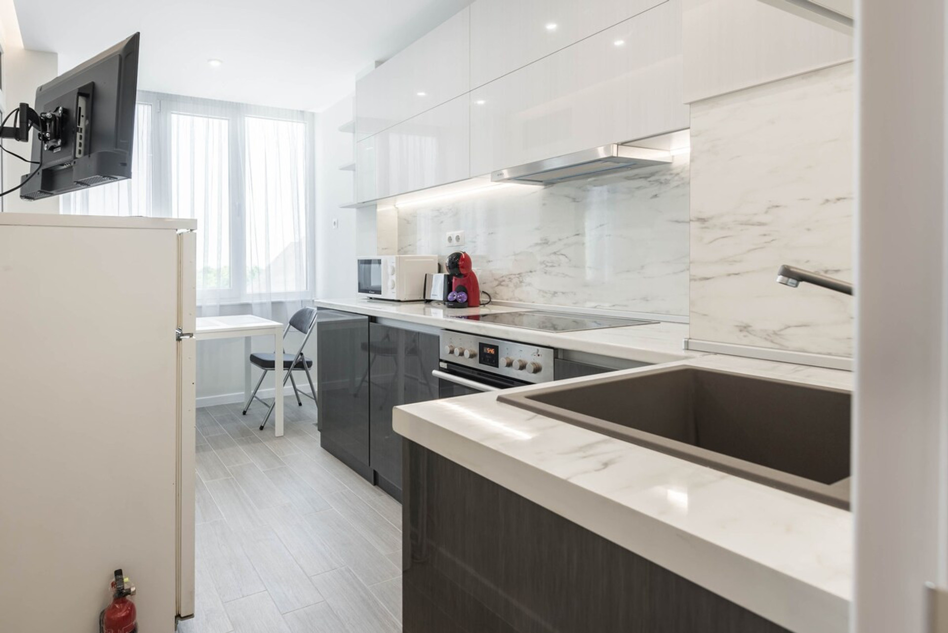 Full kitchen image 1