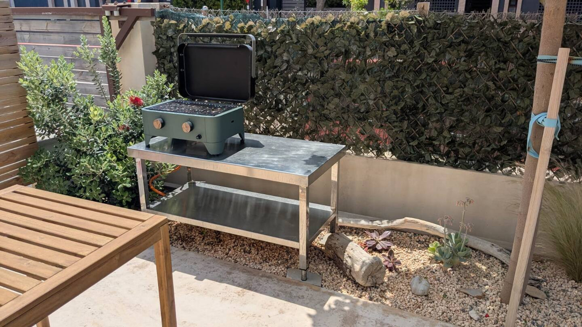 Barbacoa a gas con mesita auxiliar inox