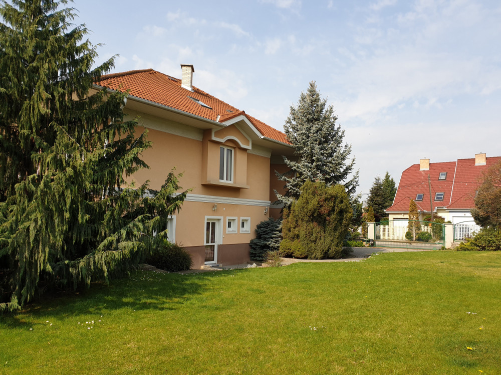Exclusive villa and large  superb garden