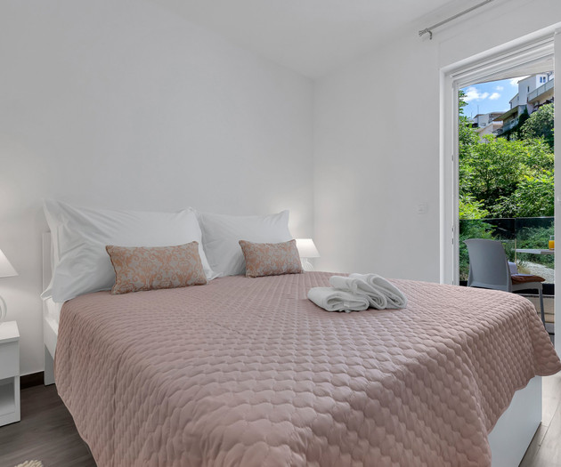 Bedroom with garden view